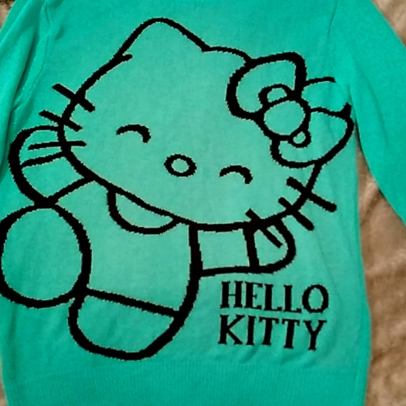Hello Kitty Sweater - Picture 2 of 5